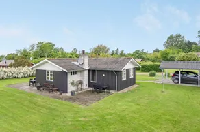 Holiday home with terrace - Image 3