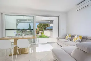 Flat with garden & terrace - Image 2