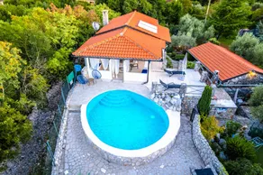 Fully equipped lovely villa with private pool, terrace & barbeque | Dogs allowed - Image 4