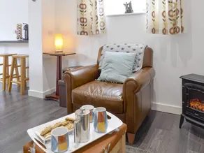Family-friendly cottage with terrace - Image 5