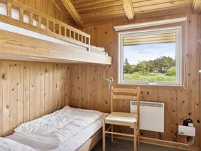 Holiday home with terrace - Image 5