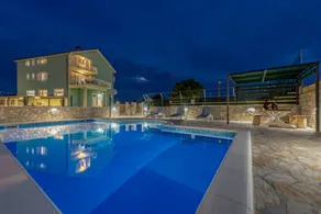 Villa with private pool, garden & terrace - Image 2