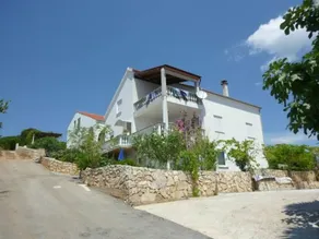 Friendly holiday flat with garden - Image 2
