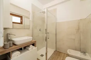 Holiday Apartment "7" with Lake View, Shared Pool & Wi-Fi - Image 5