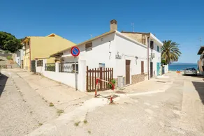 Ferienhaus mit Terrasse | Meerblick | Strand in der Nähe - Image 2