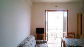 Family-friendly apartment with terrace & garden - Image 4