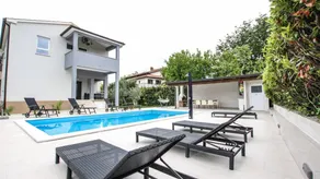Apartment with terrace, garden & BBQ - Image 4