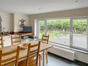 Cottage with garden & barbeque | River view - Image 5