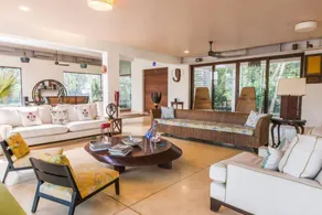Apartment with garden & pool - Image 5