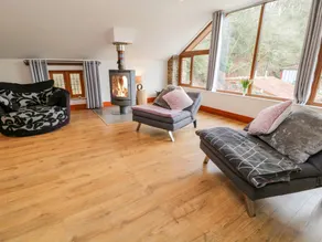 Cottage with hot tub & garden | Beach view - Image 4