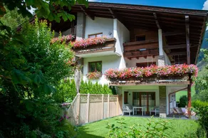Child-friendly beautiful flat with garden & terrace - Image 3