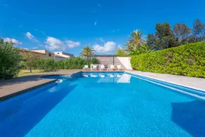 Villa with barbecue, garden & terrace - Image 4