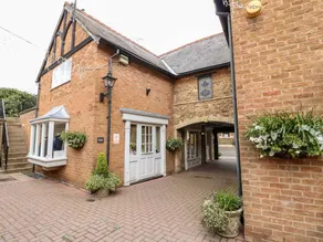 Cottage with garden - Image 2