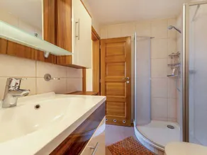Holiday apartment with garden & barbeque - Image 2