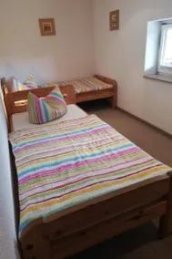 Holiday apartment with BBQ & garden - Image 4