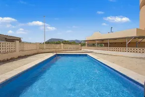 Voll ausgestattetes wunderschönes Apartment mit Pool und Terrasse | Bergblick | Neben dem Strand - Image 3