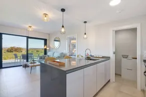 Appartement de vacances convivial et familial avec jardin, terrasse et piscine | Vue ville | À côté de la plage - Image 4