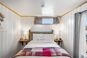 The Bucking Moose Squirrel Suite: 2BR Suite in West Yellowstone, just 1 minute from Yellowstone! - Image 2