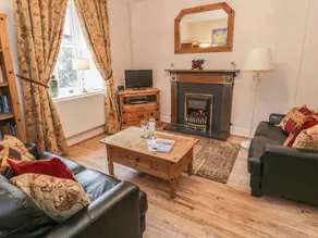 Cottage with terrace - Image 2