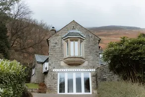 Cottage with garden - Image 2