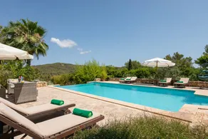 Villa with terrace, garden & barbecue - Image 4