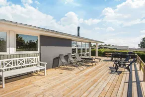 Holiday home with barbecue, terrace & garden - Image 4