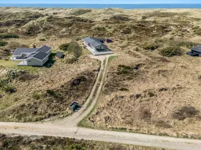 Holiday home with terrace - Image 3