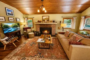 Holiday home with barbeque & hot tub | Mountain view - Image 3