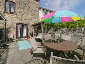 Cottage with garden & jacuzzi - Image 2