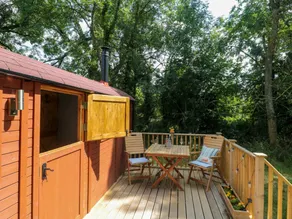 Cottage with garden - Image 2