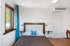 Dedicated room with terrace & garden | Beach view - Image 2