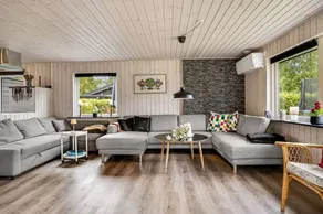 Fully equipped holiday home with garden, terrace & barbecue | Dogs allowed - Image 2