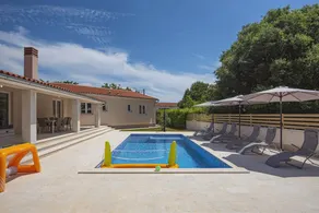 Villa with pool and air-conditioned bedrooms - Image 3