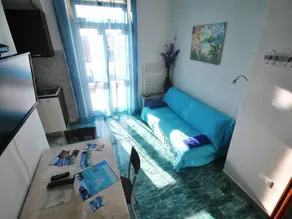 Agréable appartement de vacances adapté aux familles avec barbecue, jardin et piscine - Image 2