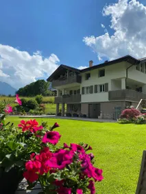 Flat with garden & terrace | Garden view - Image 2