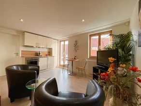 Apartment with terrace - Image 2