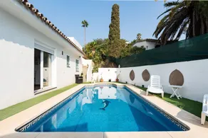 House with terrace, hot tub & private pool | City view - Image 3