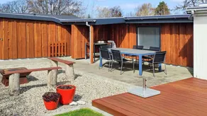 House with garden - Image 2