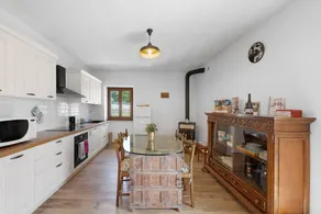 Casa Loppia Apartment with Mountain View, Wi-Fi and Air Conditioning - Image 4