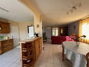 Welcoming house in Gémozac - 100 m² with lush garden. - Image 4