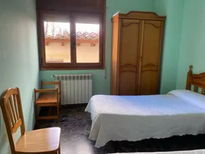 Private room with fast internet | City view | Pets allowed - Image 5