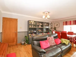 Family-oriented nice cottage with hot tub & garden - Image 4