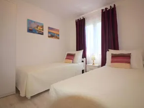 Wonderful flat with barbeque, garden & pool - Image 4
