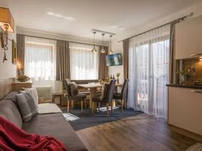 Apartment with garden, terrace & sauna | Mountain view - Image 4