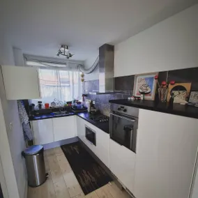 Chambre privée adaptée aux familles avec jacuzzi - Image 5