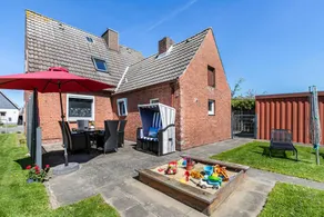 House with garden, terrace & barbeque | Garden view - Image 4