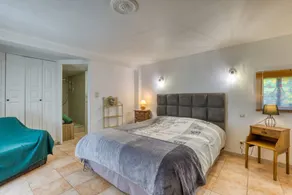 Holiday home with garden, pool & terrace - Image 3