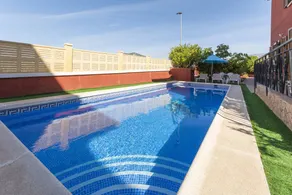 Holiday apartment with garden, BBQ & private pool - Image 2