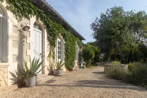 Holiday Home 'Au Bord De La Charente' with Private Terrace and Garden - Image 4