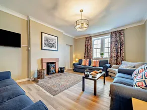 Cottage with barbeque & garden | River view - Image 2